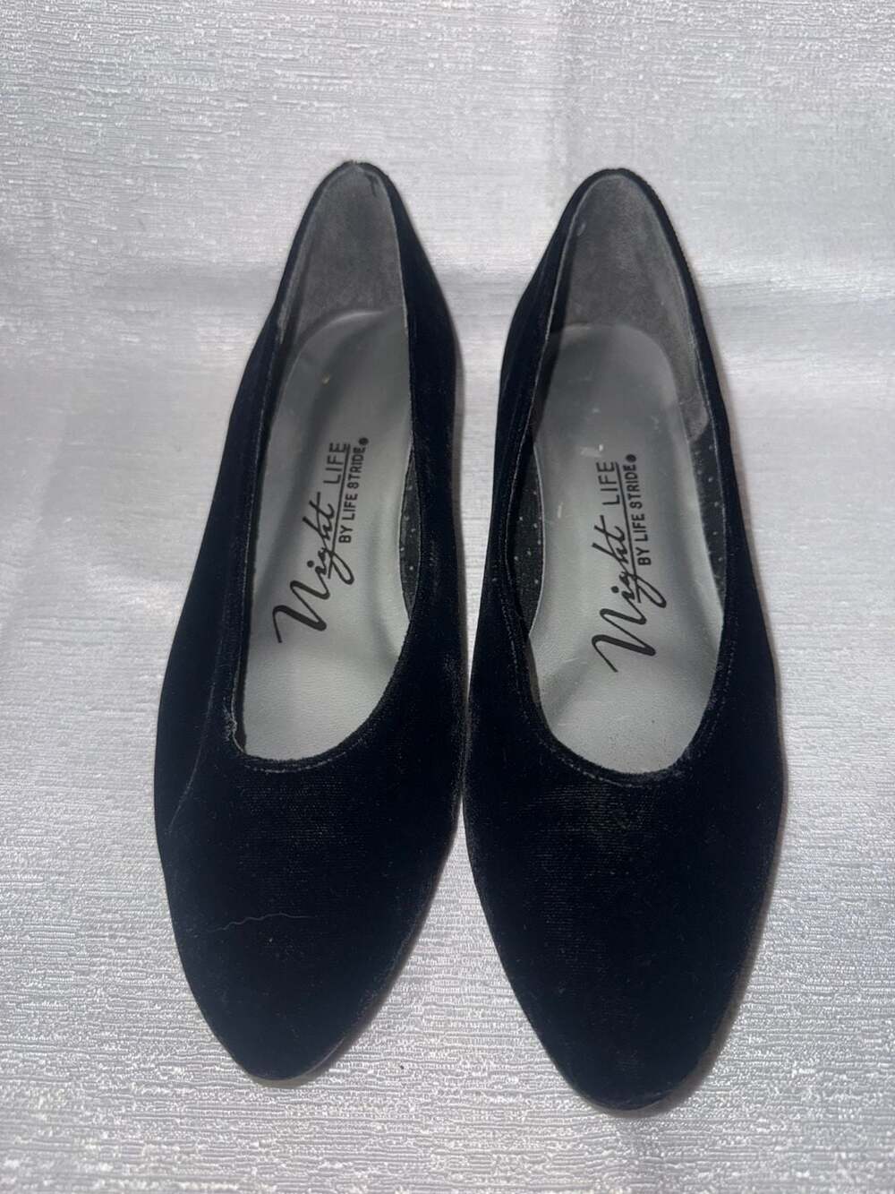 Night Life By Life Stride Black Velvet Pointed Toe Flats Shoes Size 6 AA